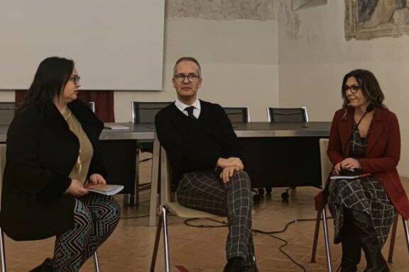 "Biografia dell'Italia monarchica. Storia d'Italia dal 1861 al 1946", bagno di folla a Montescaglioso per la presentazione del libro del prof. di Storia e Filosofia Saverio Omar Ciccimarra. Prossimo evento il 4 febbraio a Bernalda