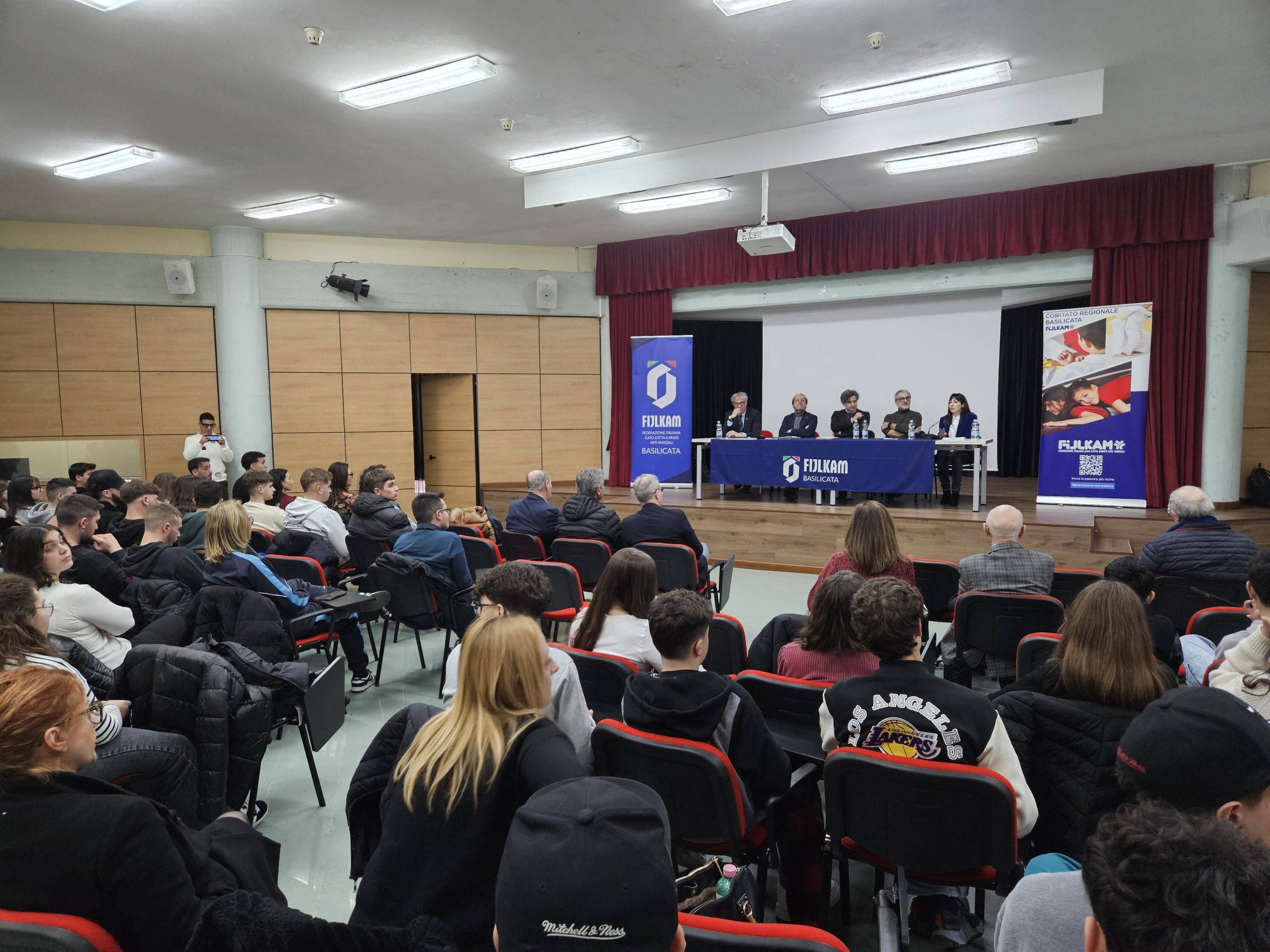 "Una famiglia di campioni. I fratelli D'Onofrio leggenda lucana del karate" di Filippo Radogna e Rossella Montemurro, presentato a Sant'Arcangelo nell'ambito della Giornata di riflessione sui valori dello sport